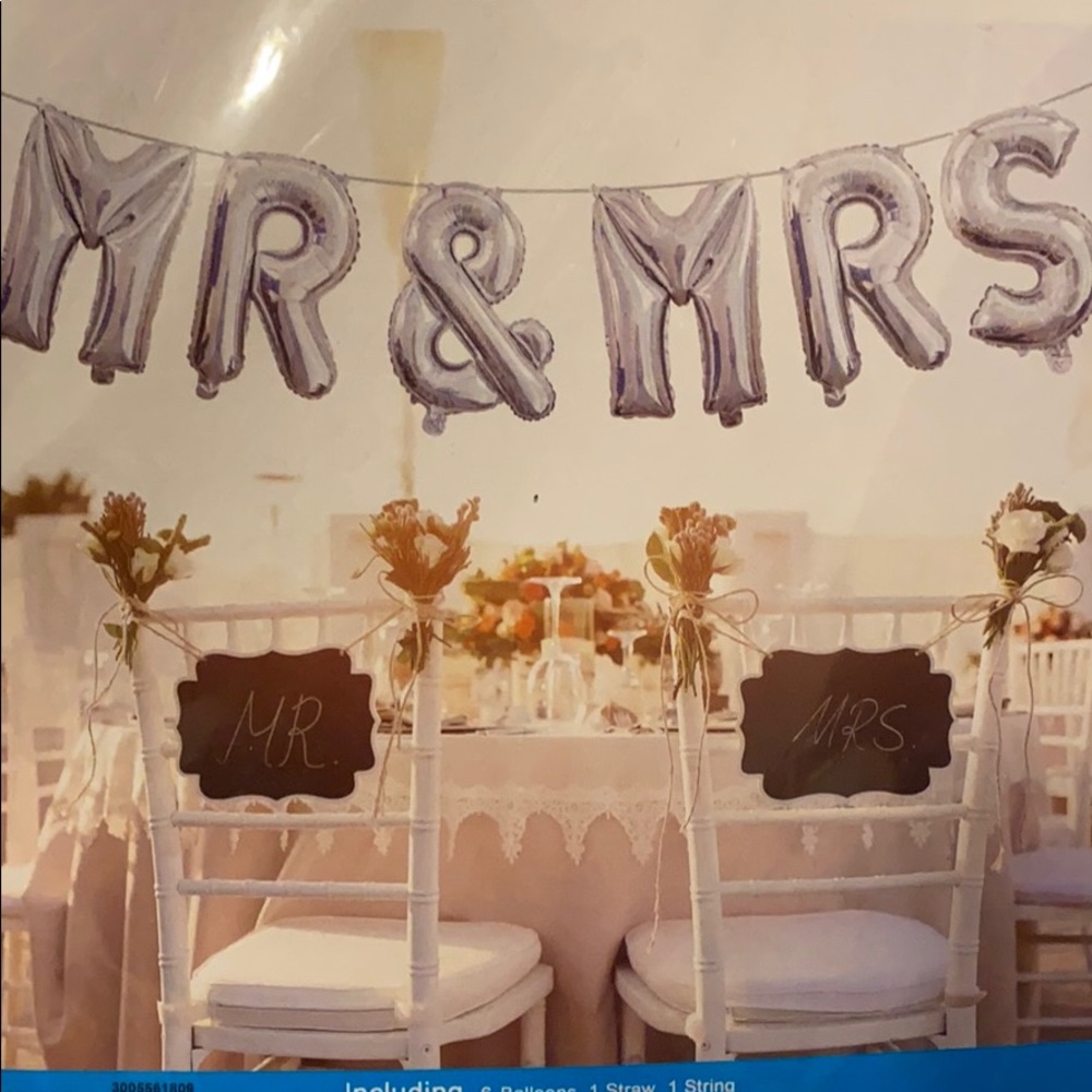 FREE MR & MRS balloon wedding banner silver